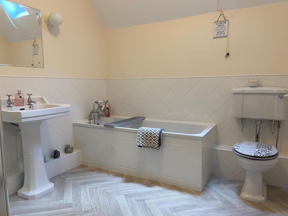Fabulous 2 Bedroom House Just Outside Edinburgh Auchendinny Exteriör bild